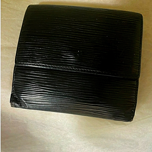 LOUIS VUITTON Elise compact wallet in black Epi leather. Date code MI0923. GUC - Picture 5 of 12